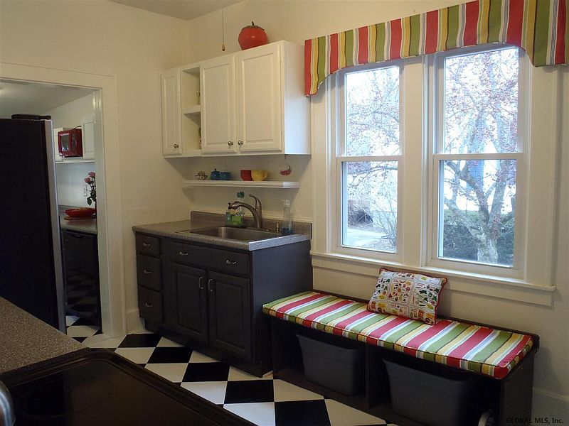 4th image of 29 BLEEKER Street