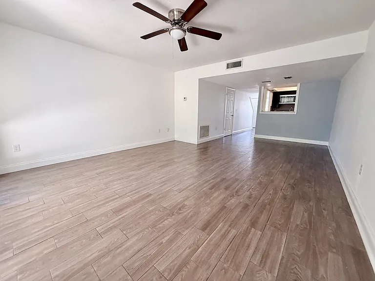 5111 Eaglesmere Dr — Photo 2