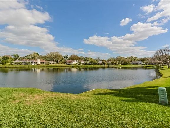4th image of 5698 Country Lakes Dr