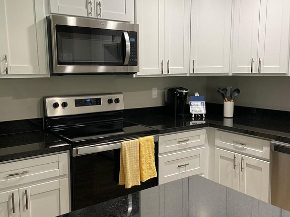 4th image of 1449 N Wycliff Cir