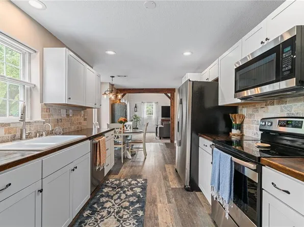 19790 Vine St, Stilwell, KS 66085