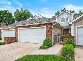 3727 Somerset Dr, Prairie Village, KS 66208