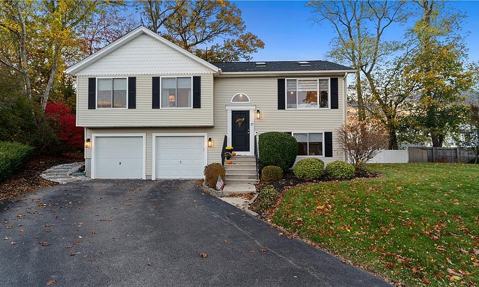 1st image of 27 Great Oak Dr