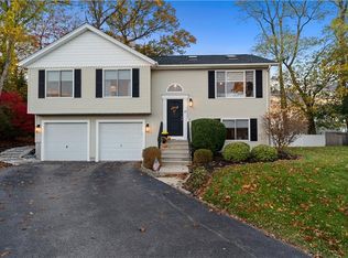 27 Great Oak Dr, Warwick, RI 02886