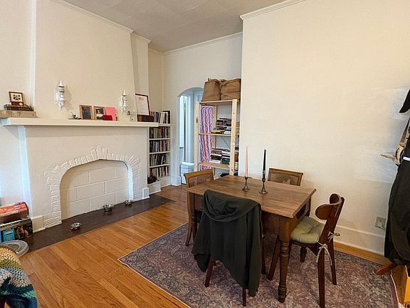 3rd image of 615 N Dubuque St APT 1