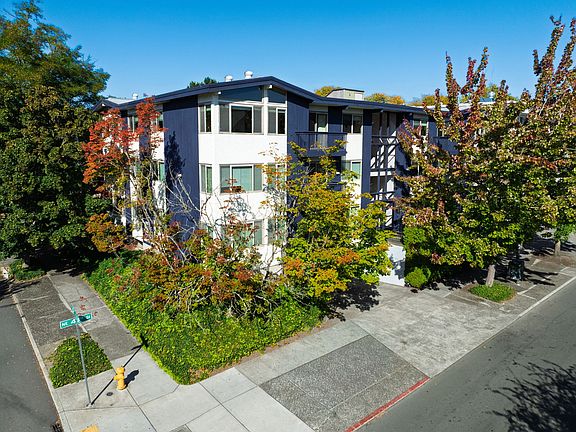 5th image of 1600 NE 47th St APT 35