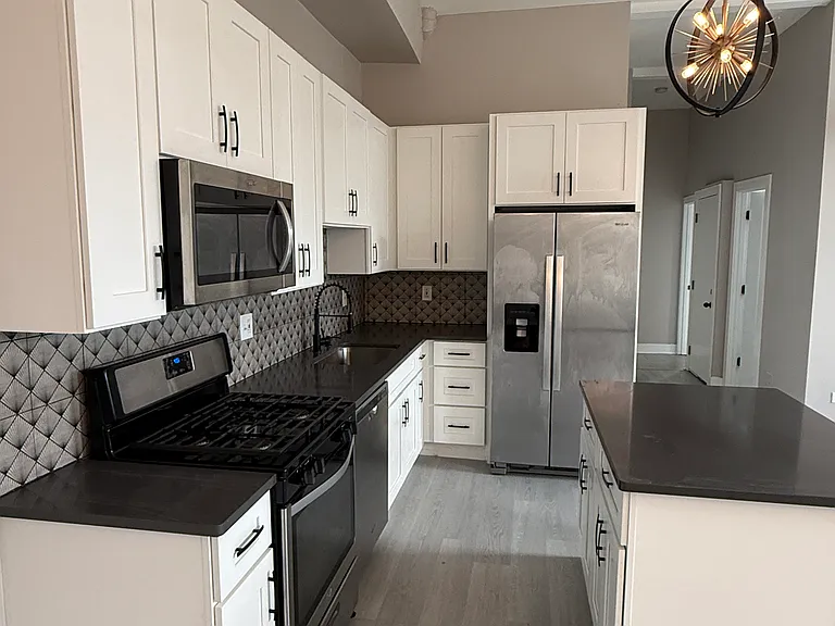 2882 N Milwaukee Ave #2-R — Photo 5