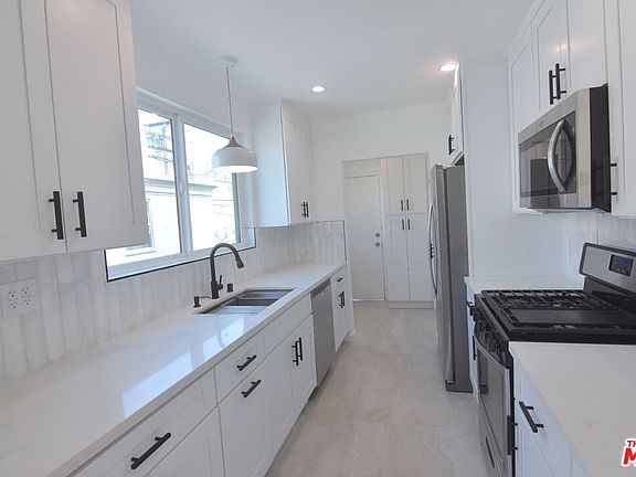 3rd image of 1020 S Bedford St