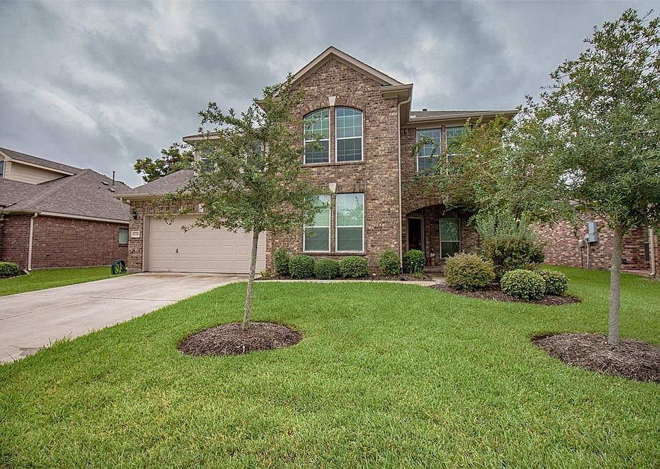 Beautiful two story home in a fantastic location with the beach just a short drive from the home.