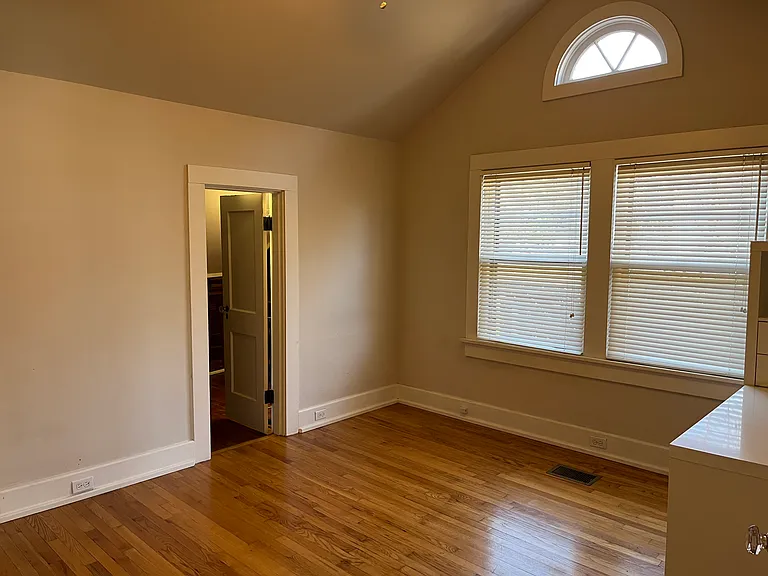 931 Fortwood St — Photo 2