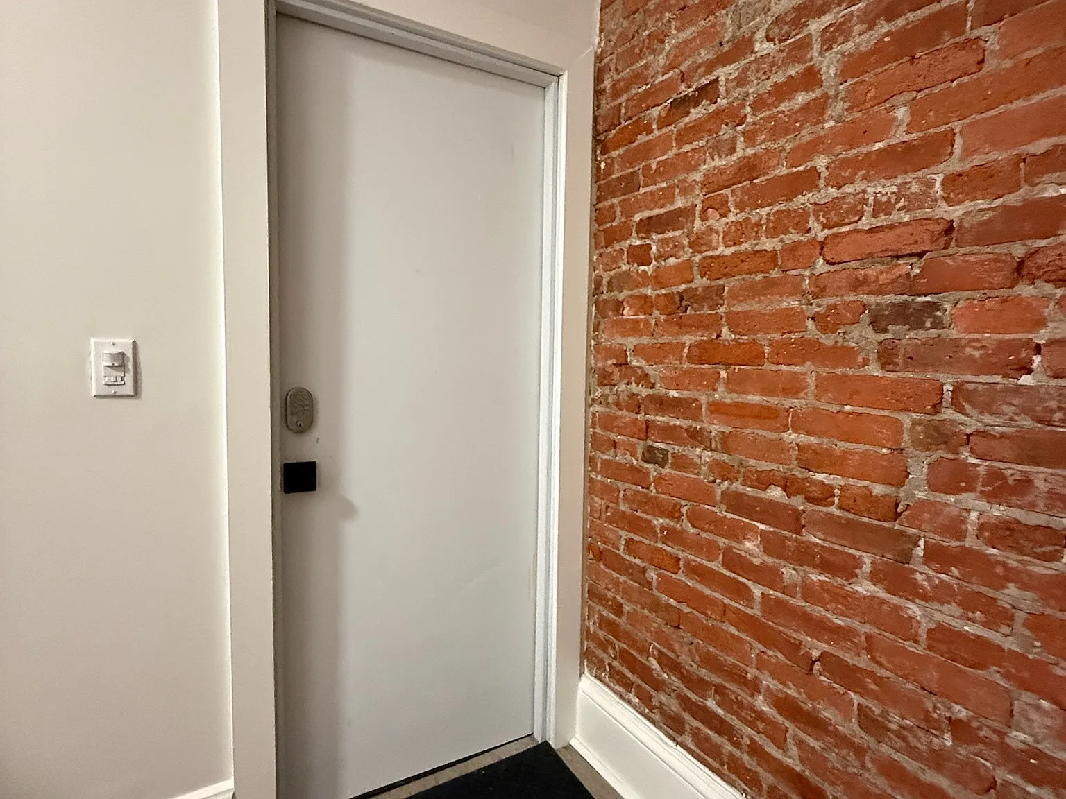 2 bed, 1000 sqft, $1,600 — Photo 2