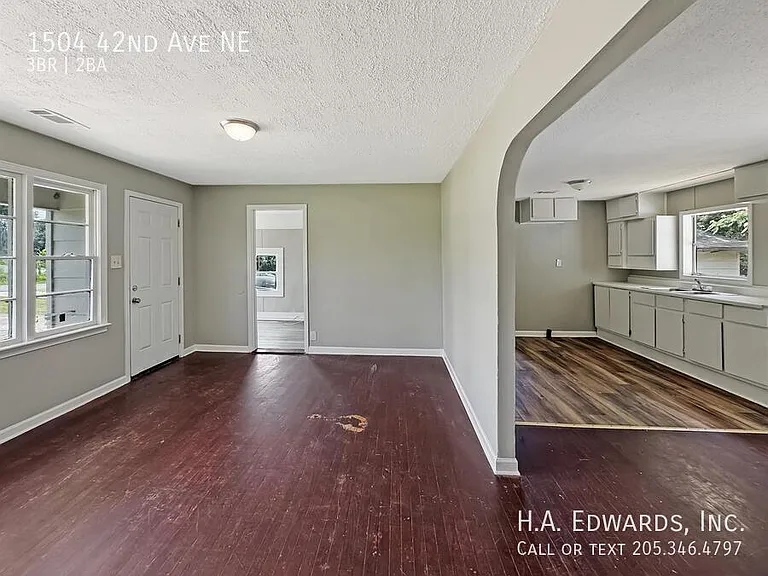 1504 42nd Ave NE — Photo 5