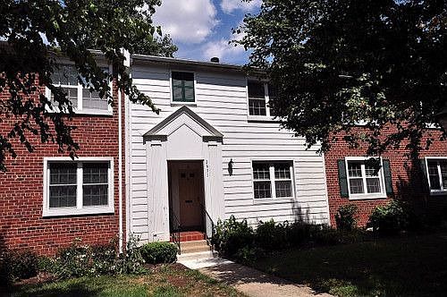 1st image of 2831C S Wakefield St