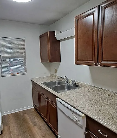 3925 SW 26th Ter — Photo 5