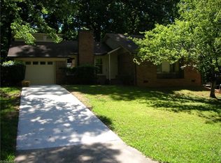 1005 Pineburr Rd, Jamestown, NC 27282