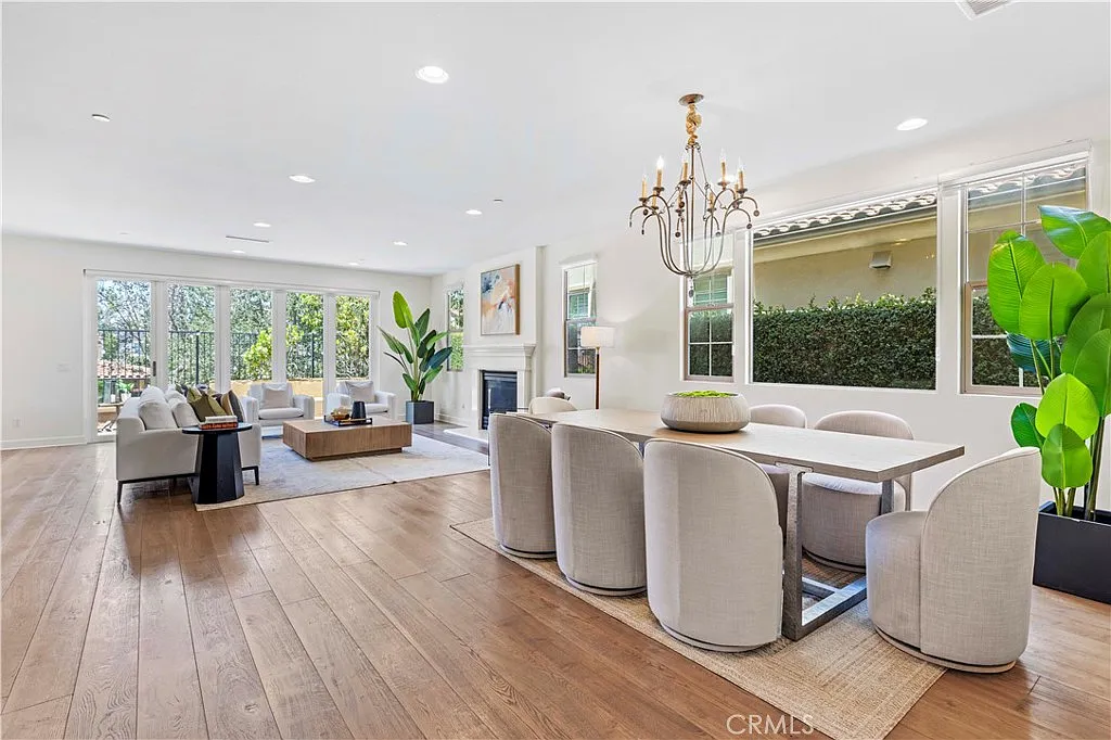 4 bed, 3.5 bath, 3218 sqft, $6,300 — Photo 4
