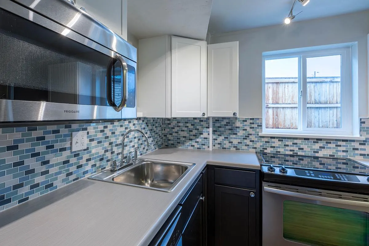 2 bed, 1010 sqft, $1,645 — Photo 3