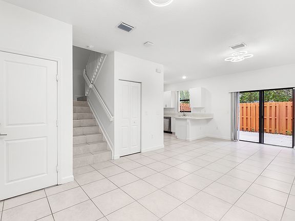 4th image of 20554 NE 2nd Ct #20554