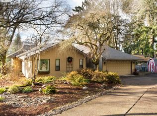 17012 Crestview Dr, Lake Oswego, OR 97034