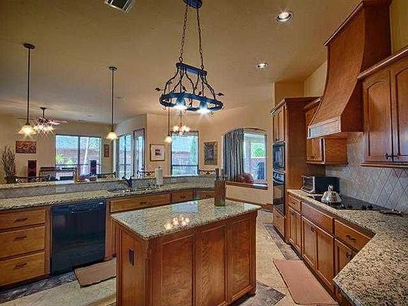 3rd image of 5713 NW 161st Cir