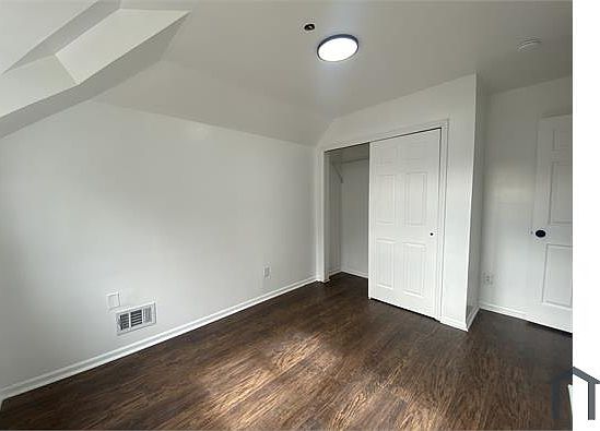 4th image of 1654 Richmond Ter Floor 2