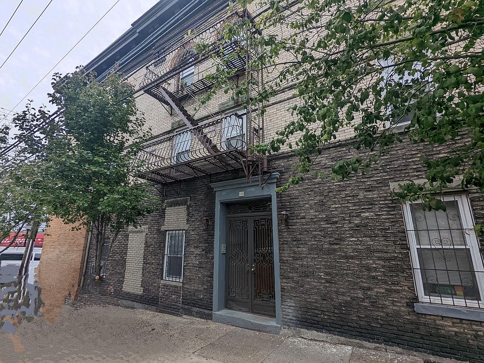 Welcome to 505 - 13th Street in Union City (PPSIR Office Exclusive)