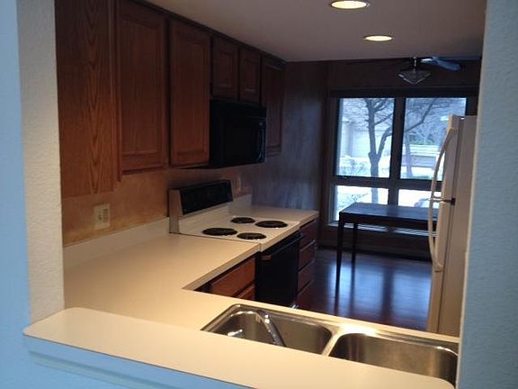 2nd image of 3314 Burbank Dr