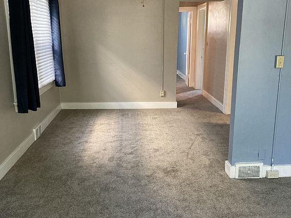 4th image of 385 Saint Lawrence Ave