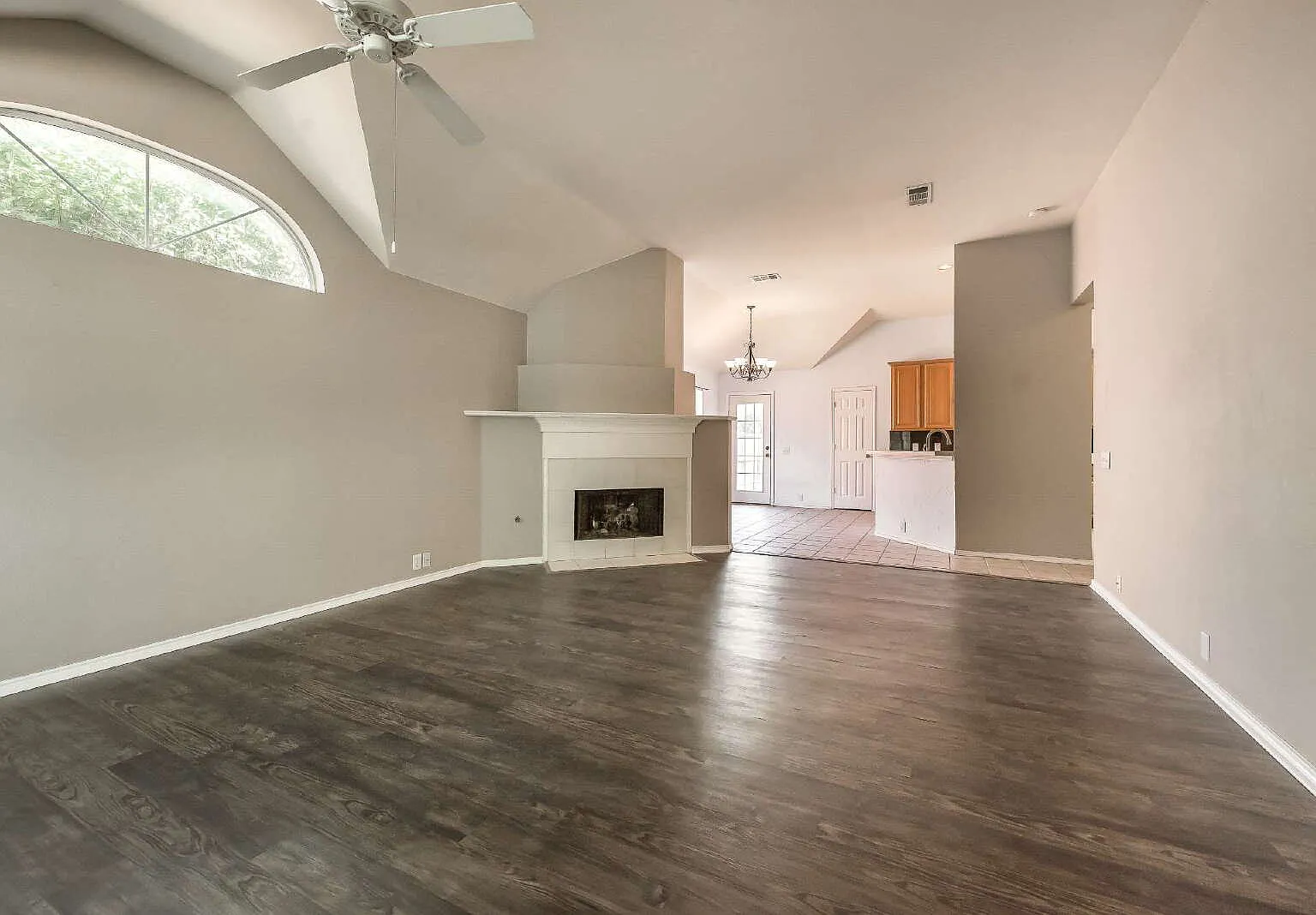3 bed, 2.0 bath, 1702 sqft, $2,150 — Photo 3