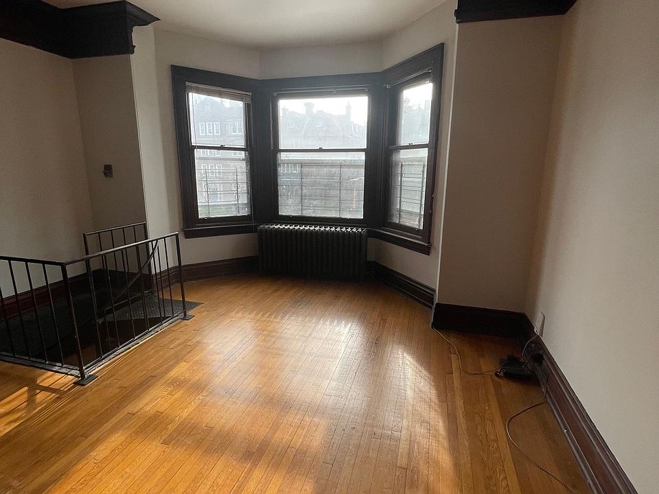 1st image of 4613 Spruce St #1FR