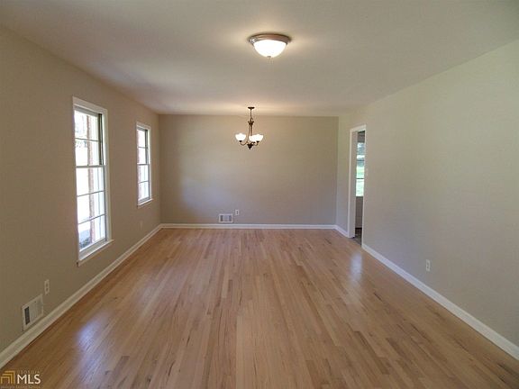 5th image of 471 Parkwood Way
