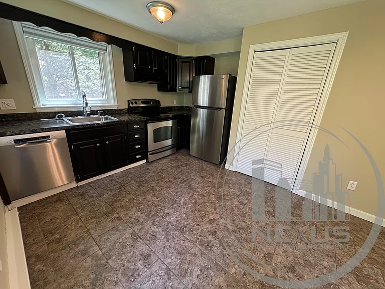10 Nichols St #4 — Photo 13