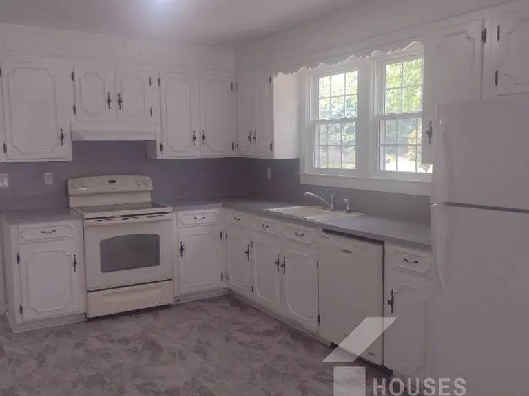 130 Ellison St — Photo 4