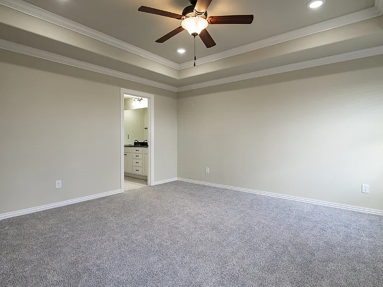 921 Sassafras Ln — Photo 8