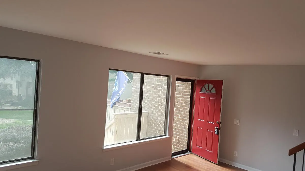 3 bed, 1.5 bath, 1132 sqft, $2,595 — Photo 3