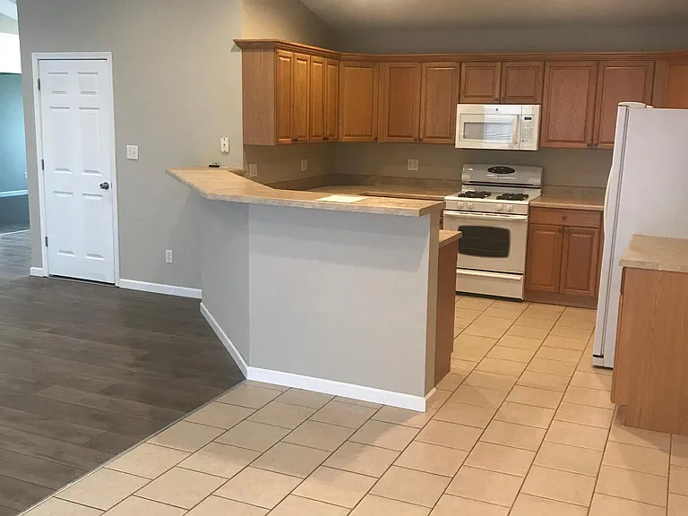 306 Jillian Dr — Photo 4