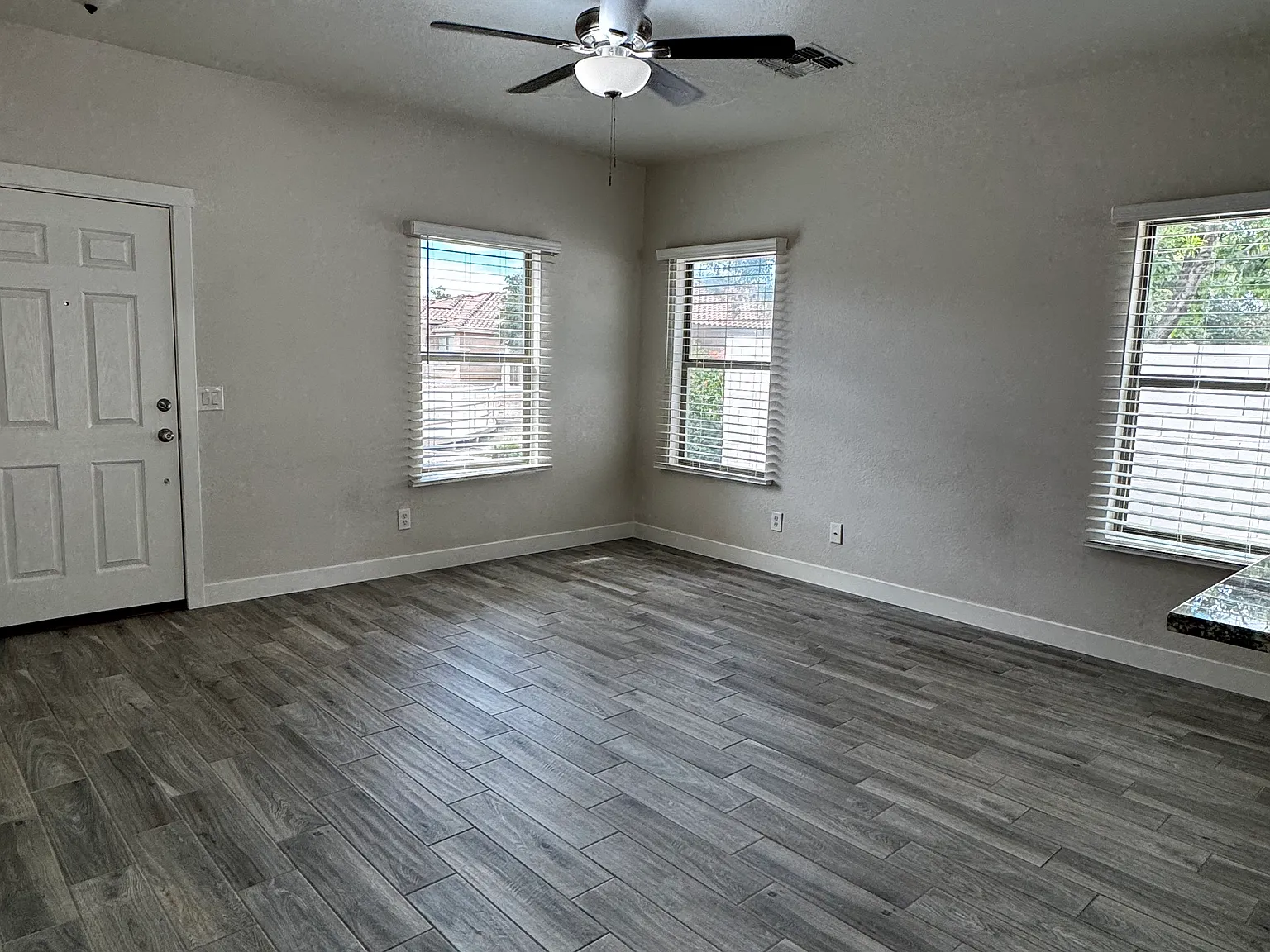 3 bed, 1123 sqft, $1,745 — Photo 3