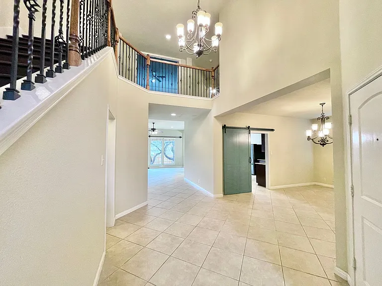 2602 Sierra Peak — Photo 4