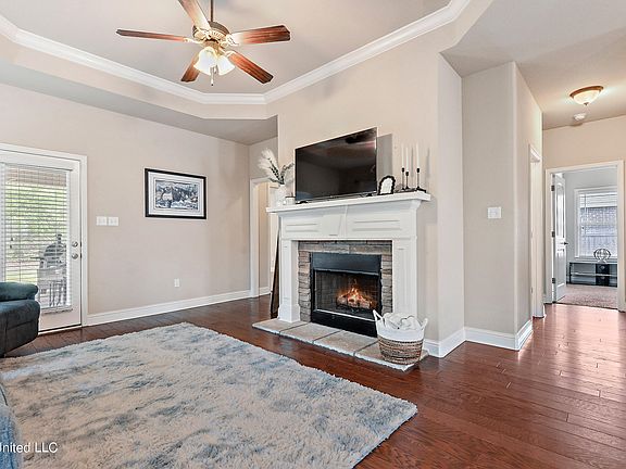 4th image of 14172 Fox Hill Dr