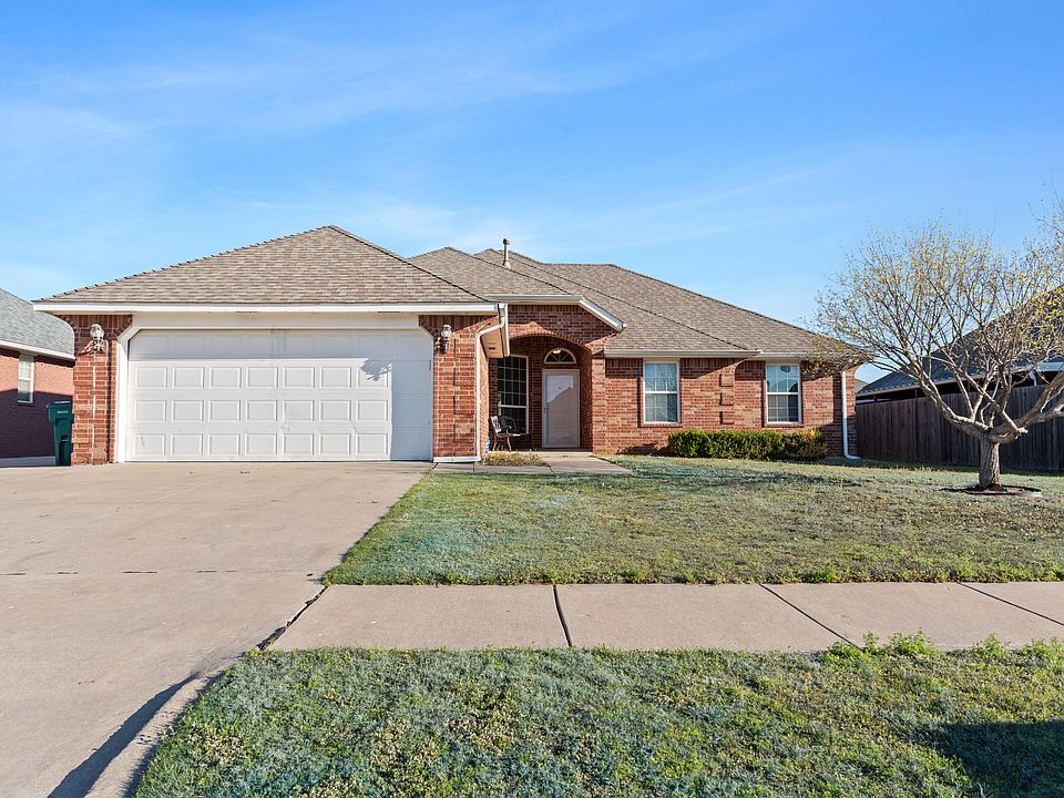 1st image of 2809 SW 92nd Ct