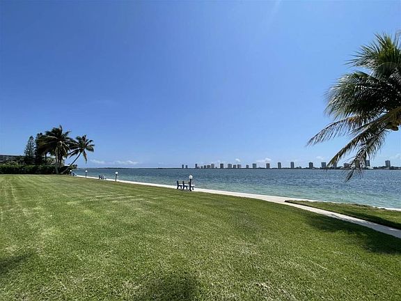 3rd image of 401 Lake Shore Dr APT 301