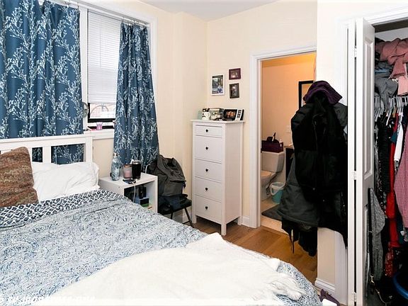 5th image of 1756 W Montrose Ave #1011