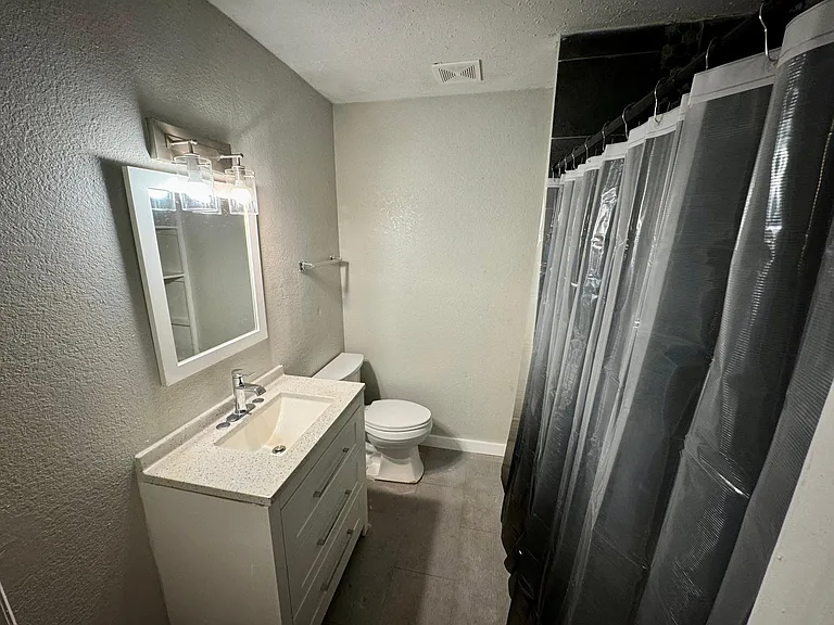 1405 Seville Dr — Photo 28