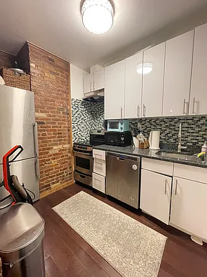 Rented by KNOCKKNOCK LLC | media 16