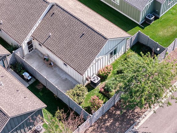 5th image of 432 Bluebell Rd
