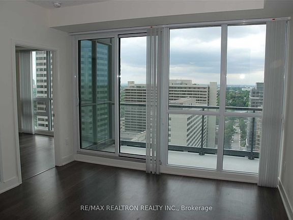 4th image of 30 Roehampton Ave Unit 2303