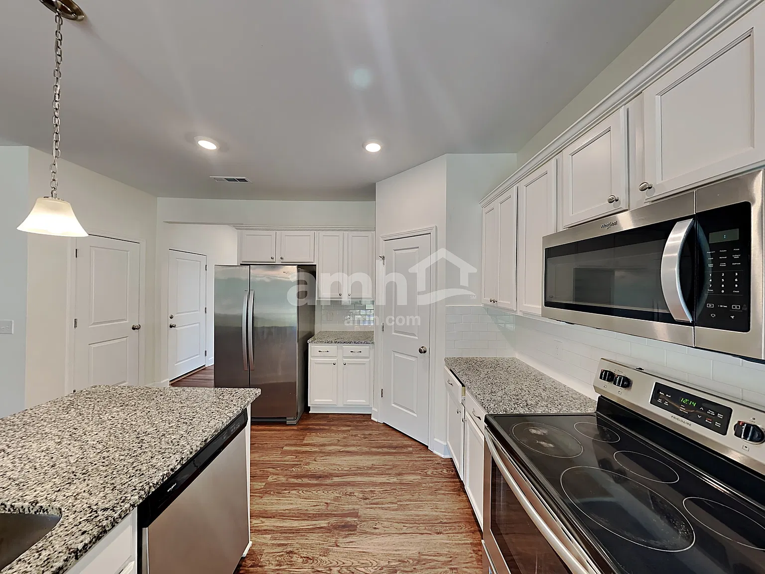 4 bed, 2.5 bath, 2297 sqft, $2,800 — Photo 3