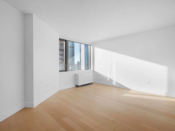 2nd image of 10 City Pt APT 31S