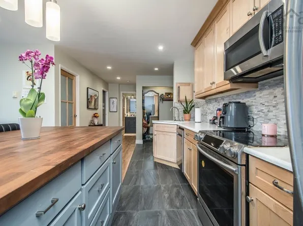 7 Jamieson St #310, Halifax, NS B3A 4L2