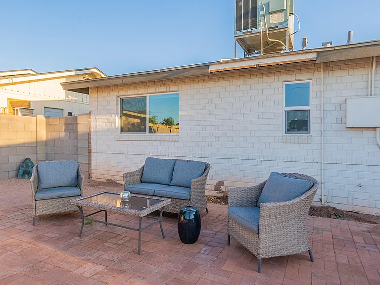 4724 E Polk St — Photo 30